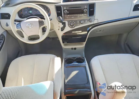 2012 Toyota Sienna Le z USA, uszkodzony, nr VIN 5TDKK3DC1CS215137